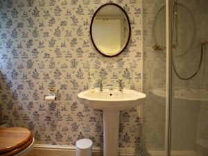 Cotswold Vines image 14