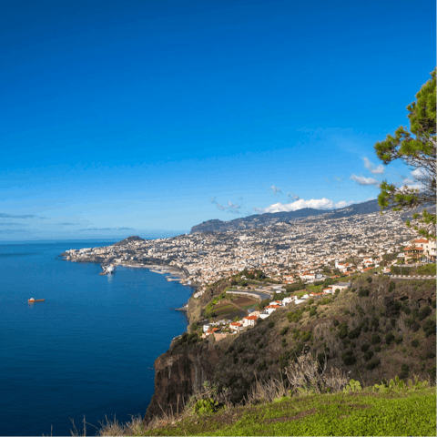 Discover Madeira from your scenic rural location, a short 9 kilometre drive away from Calheta