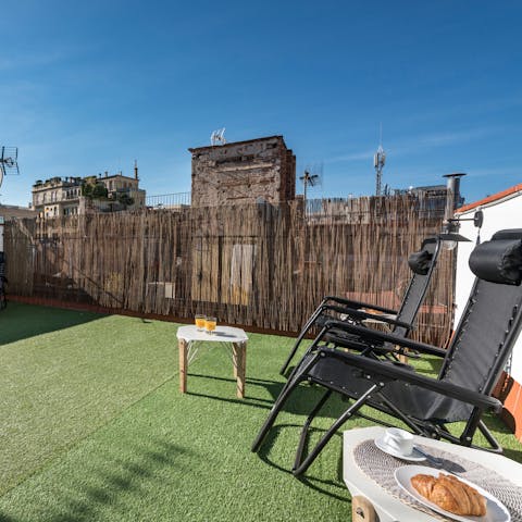 Take breakfast up to the shared roof terrace