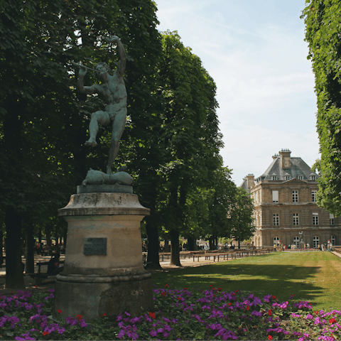 Grab croissants and coffee and enjoy an alfresco breakfast in nearby Jardin de Luxembourg