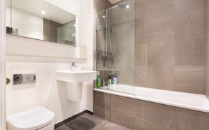 London Breeze image 6