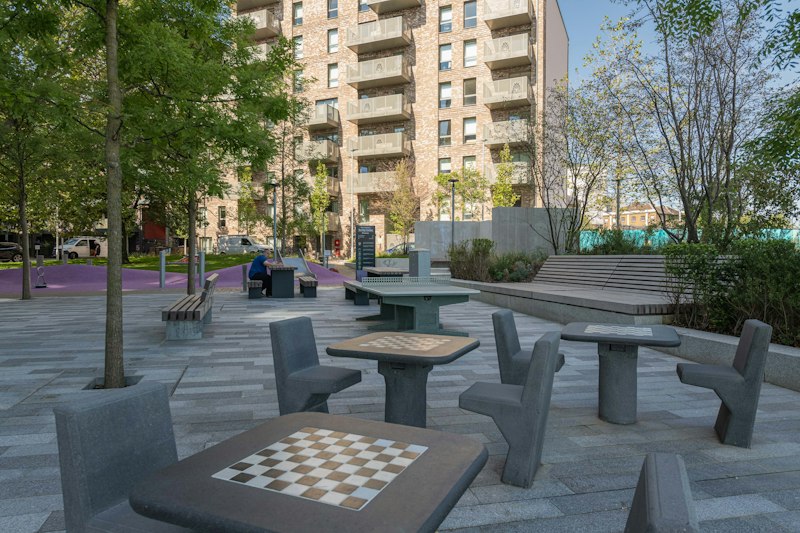 London Breeze additional image