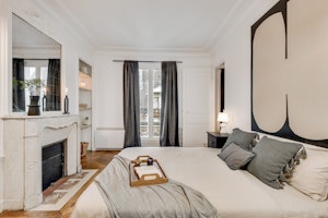 Parisian Hush image 14