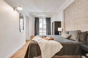 Parisian Hush image 7