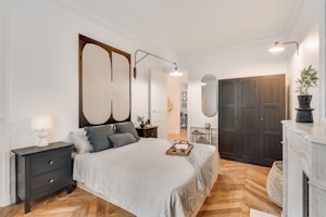 Parisian Hush image 6