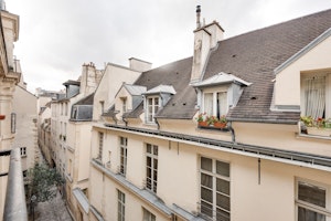 Parisian Hush image 5