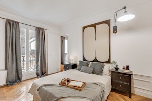 Parisian Hush image 2