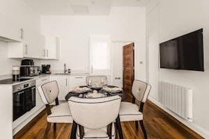 Kensington Reverie image 12