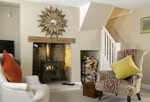 Quaint Stone Cottage image 13