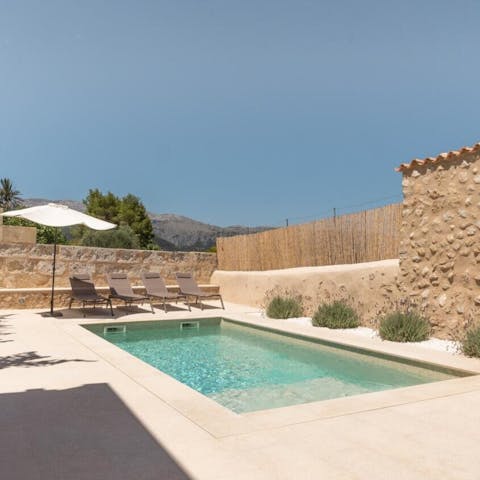 Guests praised the host for being friendly and helpful during their stay.