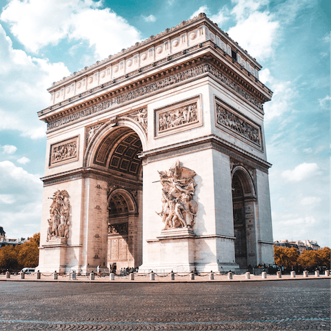 Walk eight minutes to the iconic Arc de Triomphe 