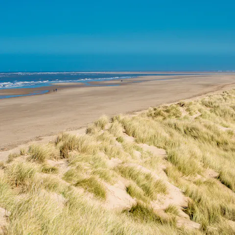 Hop in the car and reach Norfolk's expansive sandy coastlines in just fifteen-minutes 