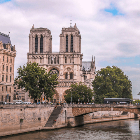 Start your sightseeing adventure at Notre Dame