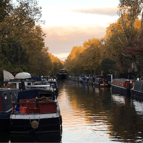 Enjoy refreshing walks along Little Venice canal
