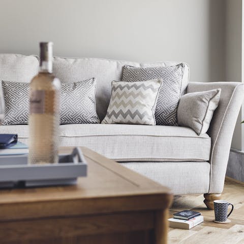 Kick back in the living room for moments of relaxation before heading out to discover the boutiques, cafes and pubs of Perranporth