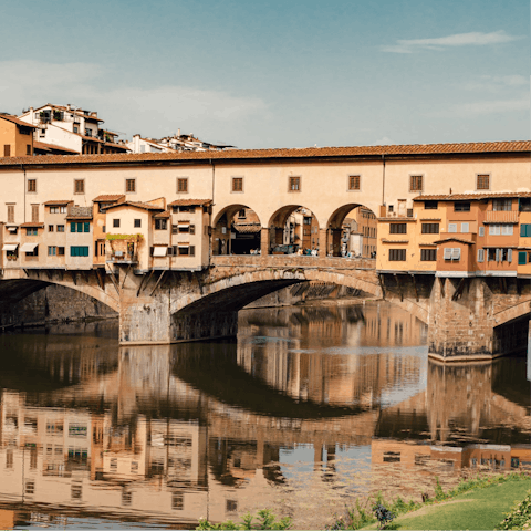 Wander across Ponte Vecchio – only fifteen-minutes away