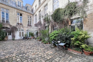 Parisian Courtyard View image 7