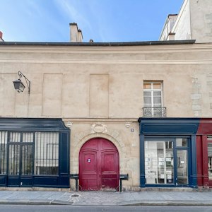 Parisian Courtyard View image 4