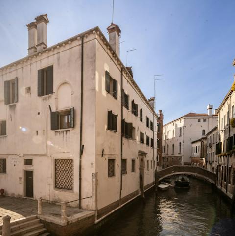 Stay next to a typical Venetian canal and feel like you're in a movie