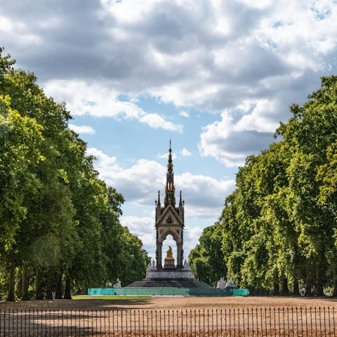 Feel inspired while strolling through nearby Hyde Park