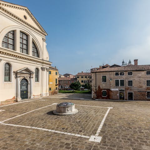 Stay in a traditional palazzetto next to the historic Squero di San Trovaso