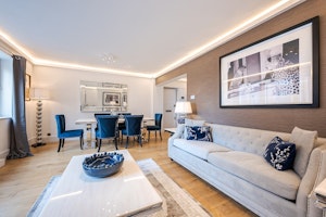 Elegantly Knightsbridge image 9