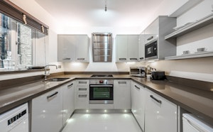 Elegantly Knightsbridge image 6