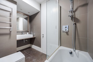 Elegantly Knightsbridge image 4