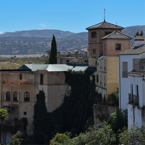 Explore the hilltop town of Ronda – just 4.7 kilometres away