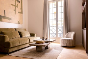 Parisian Street View image 1