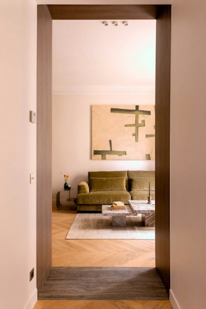 Parisian Street View image 11