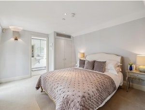 Hyde Park Grandeur image 5