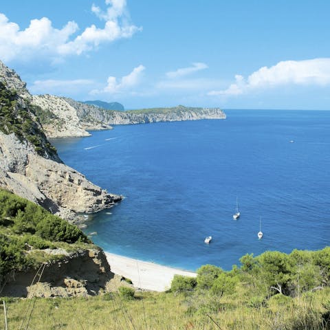 Discover the beautiful beaches and hidden coves of northern Mallorca