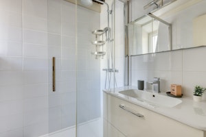 Latin Quarter Nest image 11