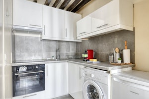 Latin Quarter Nest image 9
