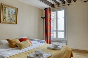 Latin Quarter Nest image 3
