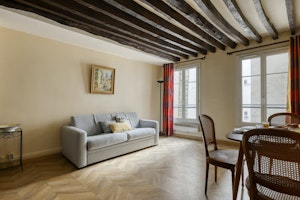 Latin Quarter Nest image 1