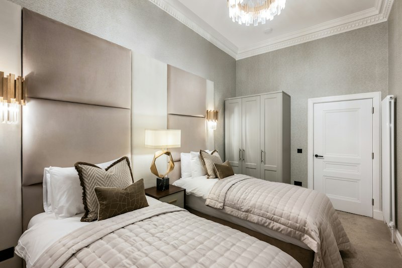 Elegant & Enchanting additional image