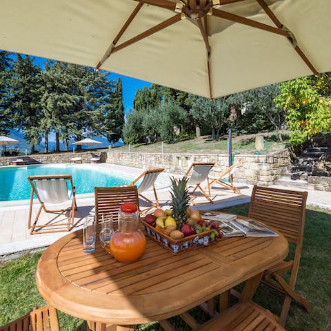 Tuck into home-cooked meals alfresco in the shade of the parasol as the kids play in the pool