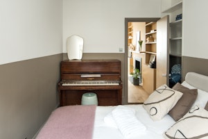 Mid-Century Royale image 5