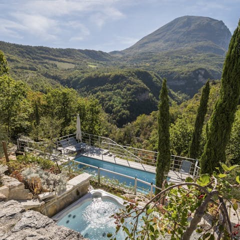 Feel inspired by the mountain views while relaxing in the hot tub