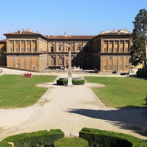 Walk to Pitti Palace and Bobli Gardens in under ten minutes
