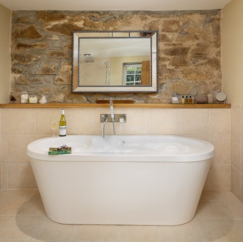 Treat yourself to a post-surf pampering session in the freestanding tub