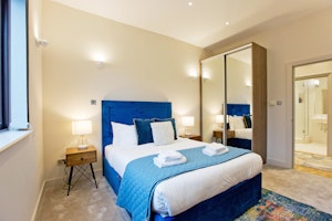 Crittall Cool image 3