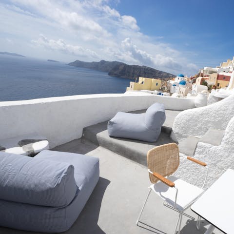 Make the most of your cliffside location on the gorgeous balcony