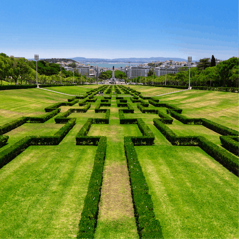 Hang out in Parque Eduardo VII – a five-minute walk from your home