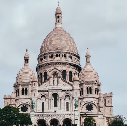 Wander through the hills of Montmartre to reach the Sacré-Cœur, just over 2 km from home
