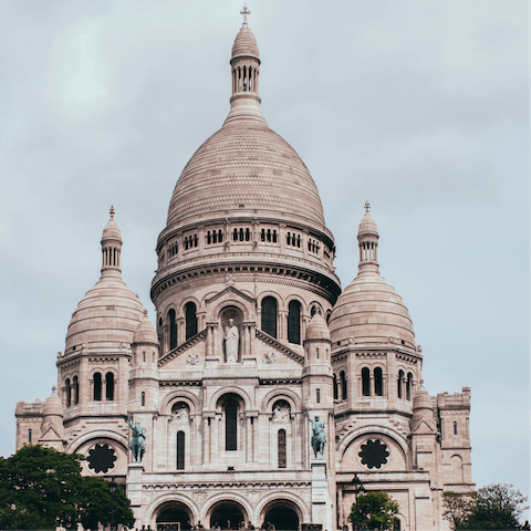 Wander through the hills of Montmartre to reach the Sacré-Cœur, just over 2 km from home