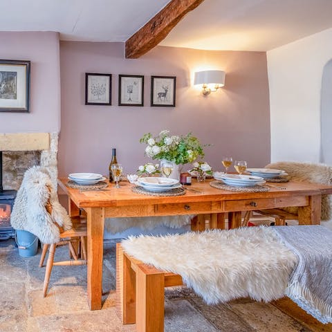 Gather around the dining area for delicious home-cooked country meals – roast dinner anyone? 