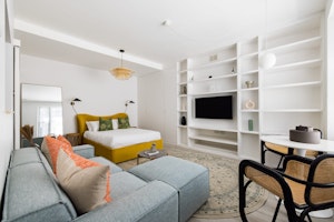 Petite & Chic image 8
